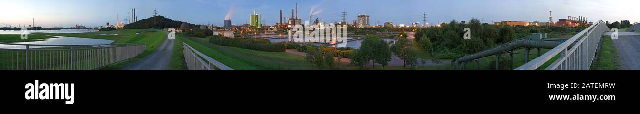 Circa 300 gradi vista rotonda degli edifici industriali a Duisburg, Germania. Foto Stock