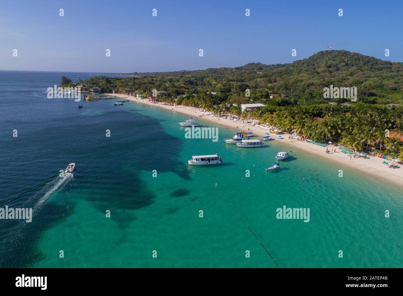 Veduta Aerea Della Spiaggia A Roatan, Mayan Princess Resort, Roatan, Honduras, Caraibi, Mar Dei Caraibi Foto Stock