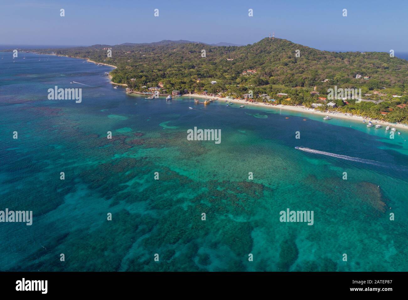 Veduta Aerea Della Spiaggia A Roatan, Mayan Princess Resort, Roatan, Honduras, Caraibi, Mar Dei Caraibi Foto Stock