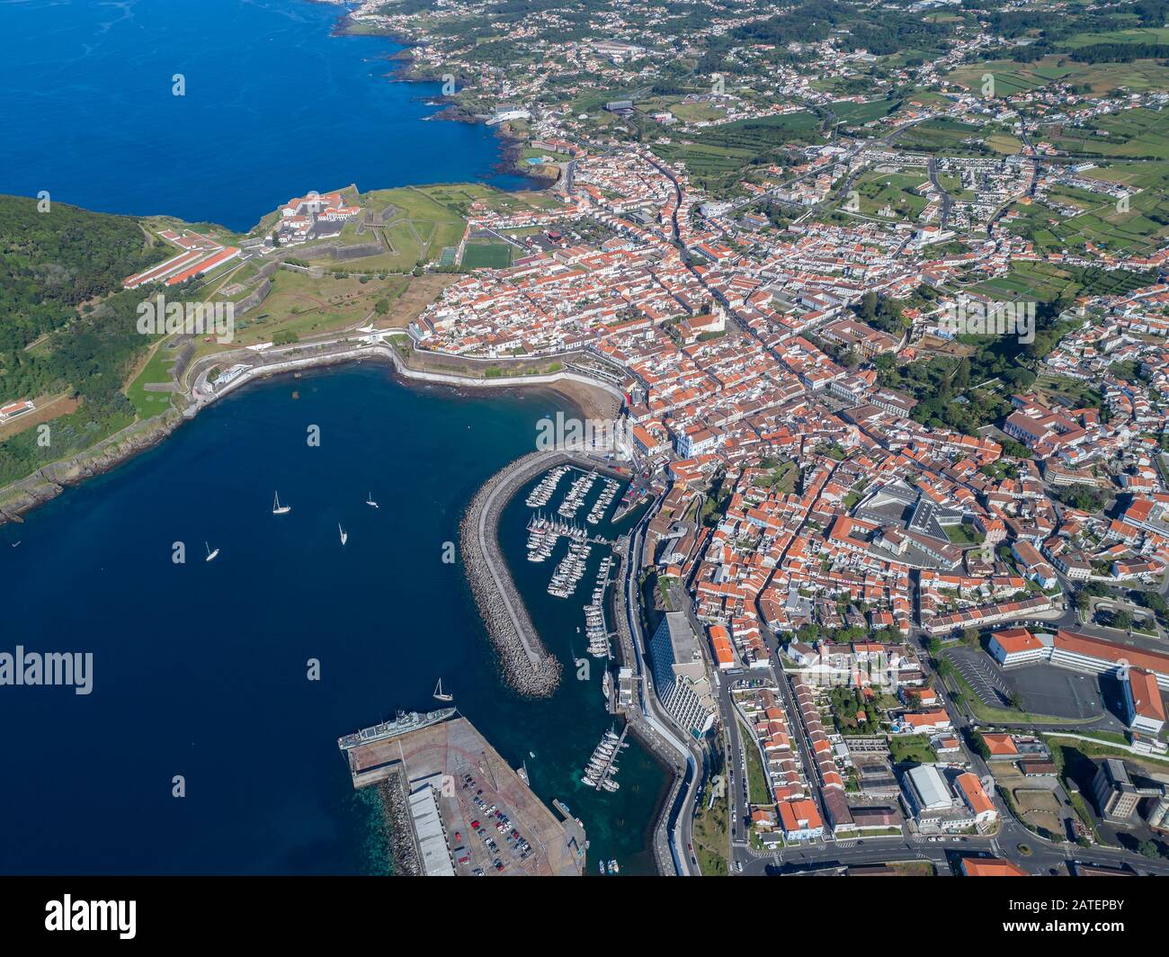 Veduta aerea dalla Marina da Angra de Heroismo su Terceira, Acores Foto Stock