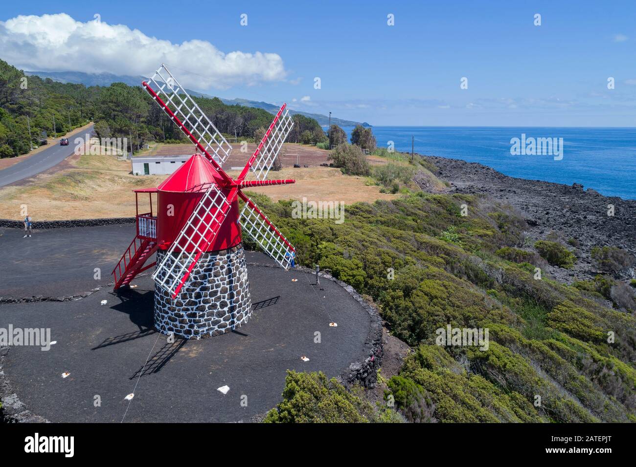 Veduta aerea dal mulino a vento in Companhia de cima, Costa Sud di Pico, Pico Island, Acores, Oceano Atlantico Foto Stock