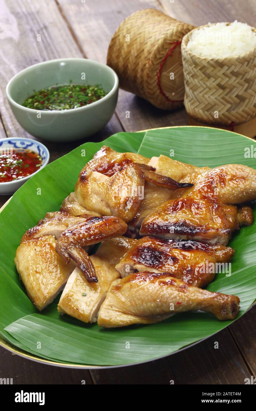 gai yang fatto in casa, pollo alla griglia in stile thailandese Foto Stock