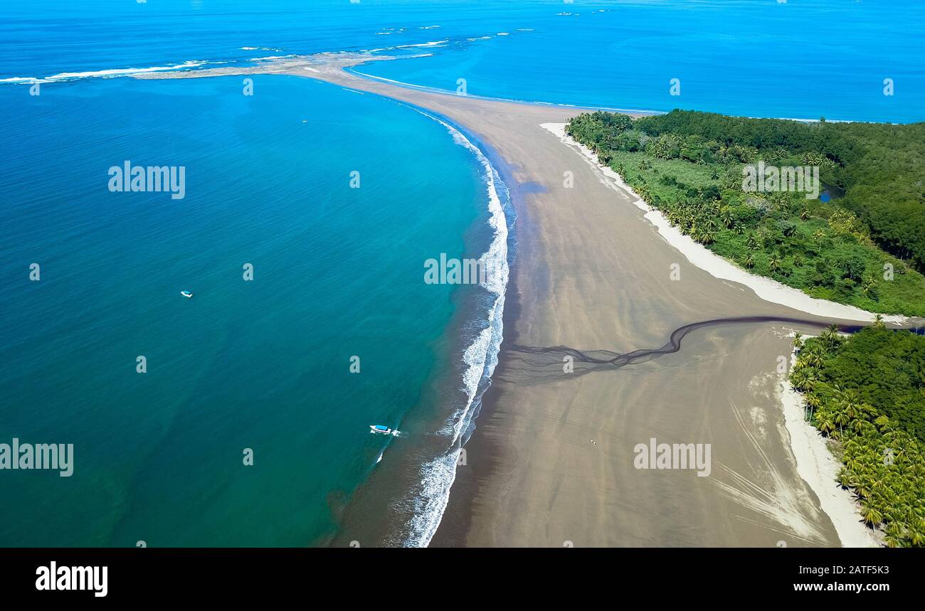 Veduta aerea: Balena fin spiaggia, Uvita, Costa Rica Foto Stock