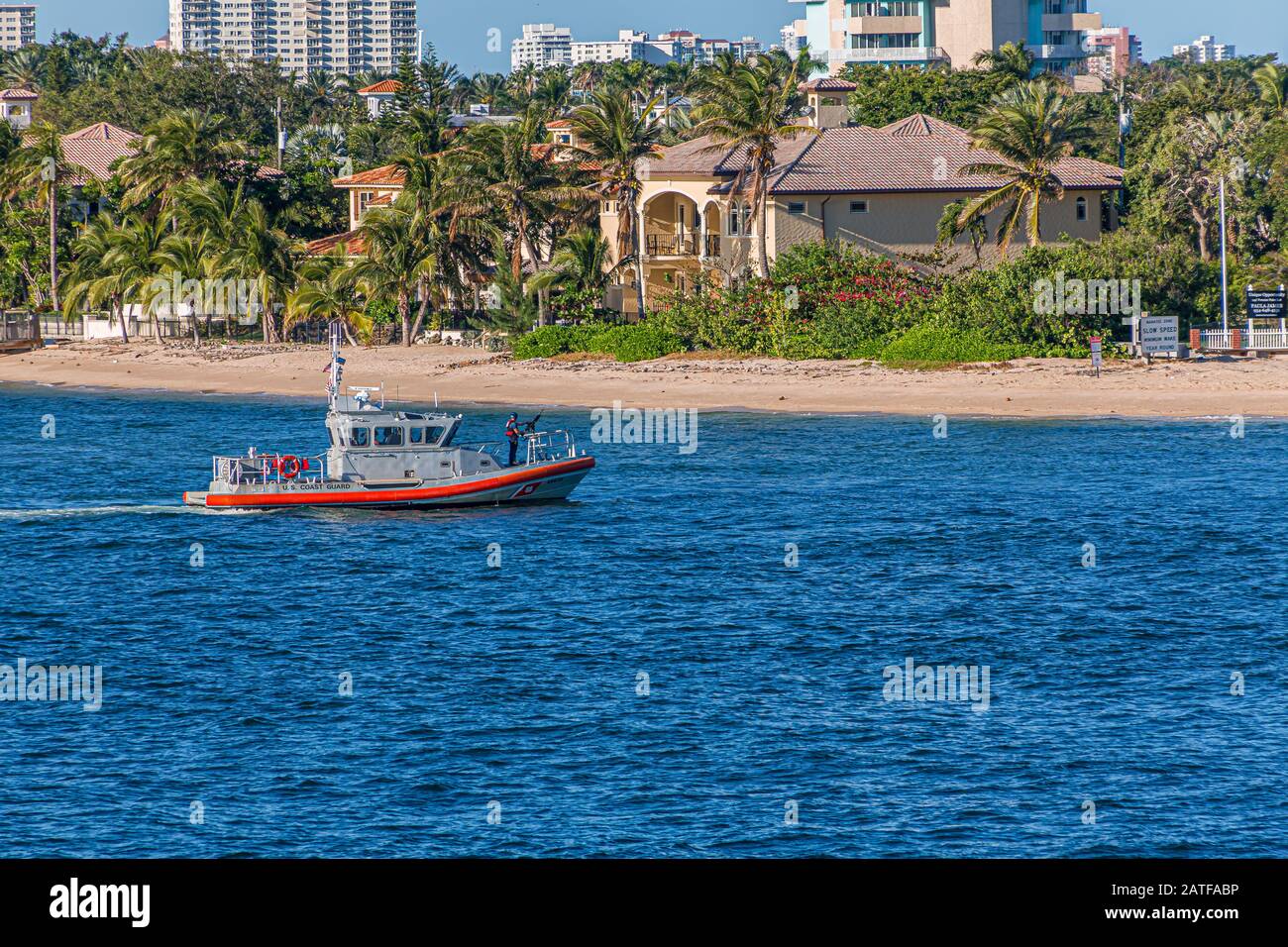Fort LAUDERDALE, FLORIDA - 17 febbraio 2018: La Guardia Costiera degli Stati Uniti è il ramo della difesa costiera e dell'applicazione della legge marittima degli Stati Uniti Foto Stock