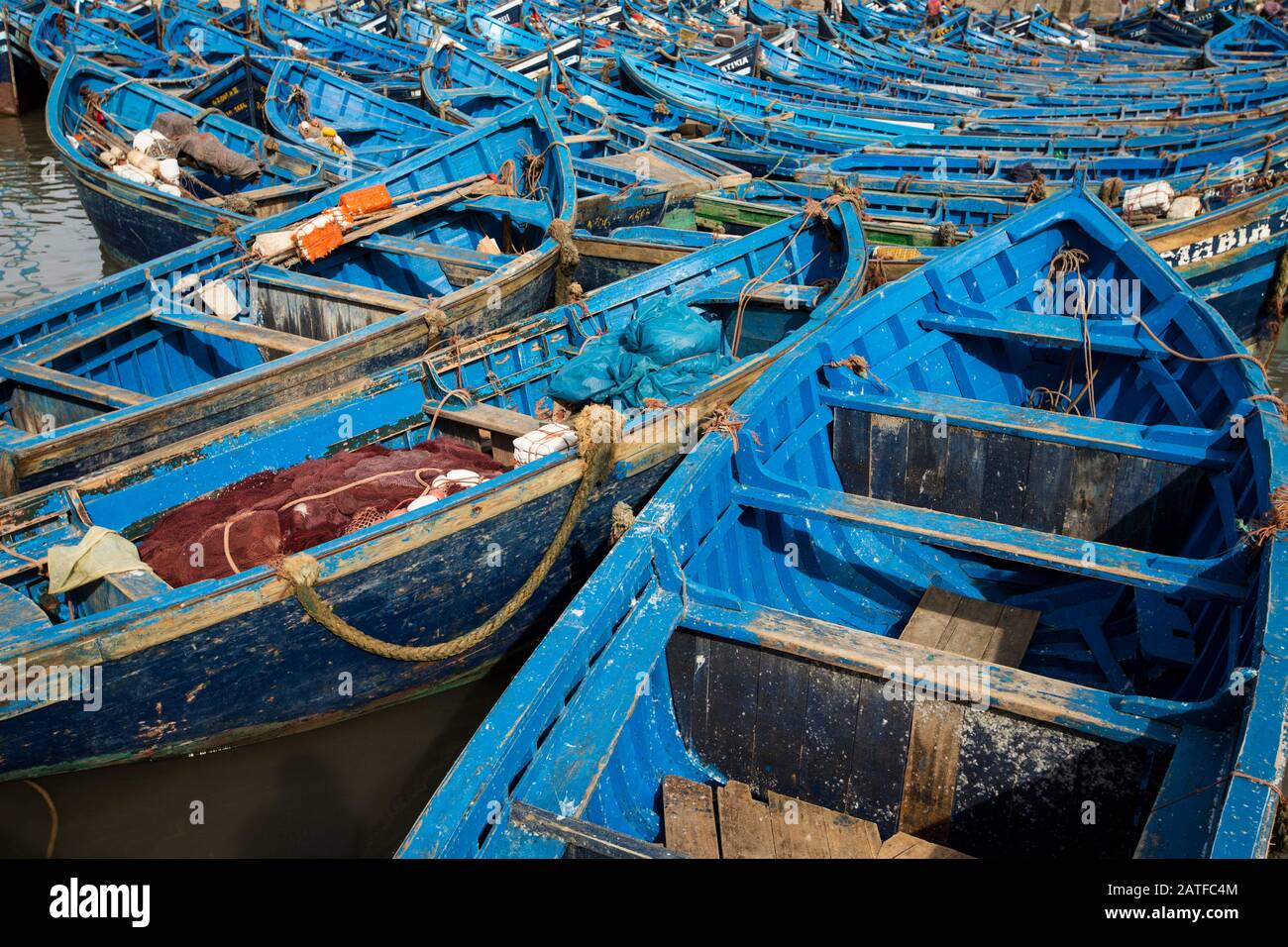 Tipiche barche da pesca blu Essaouira. Marocco Foto Stock