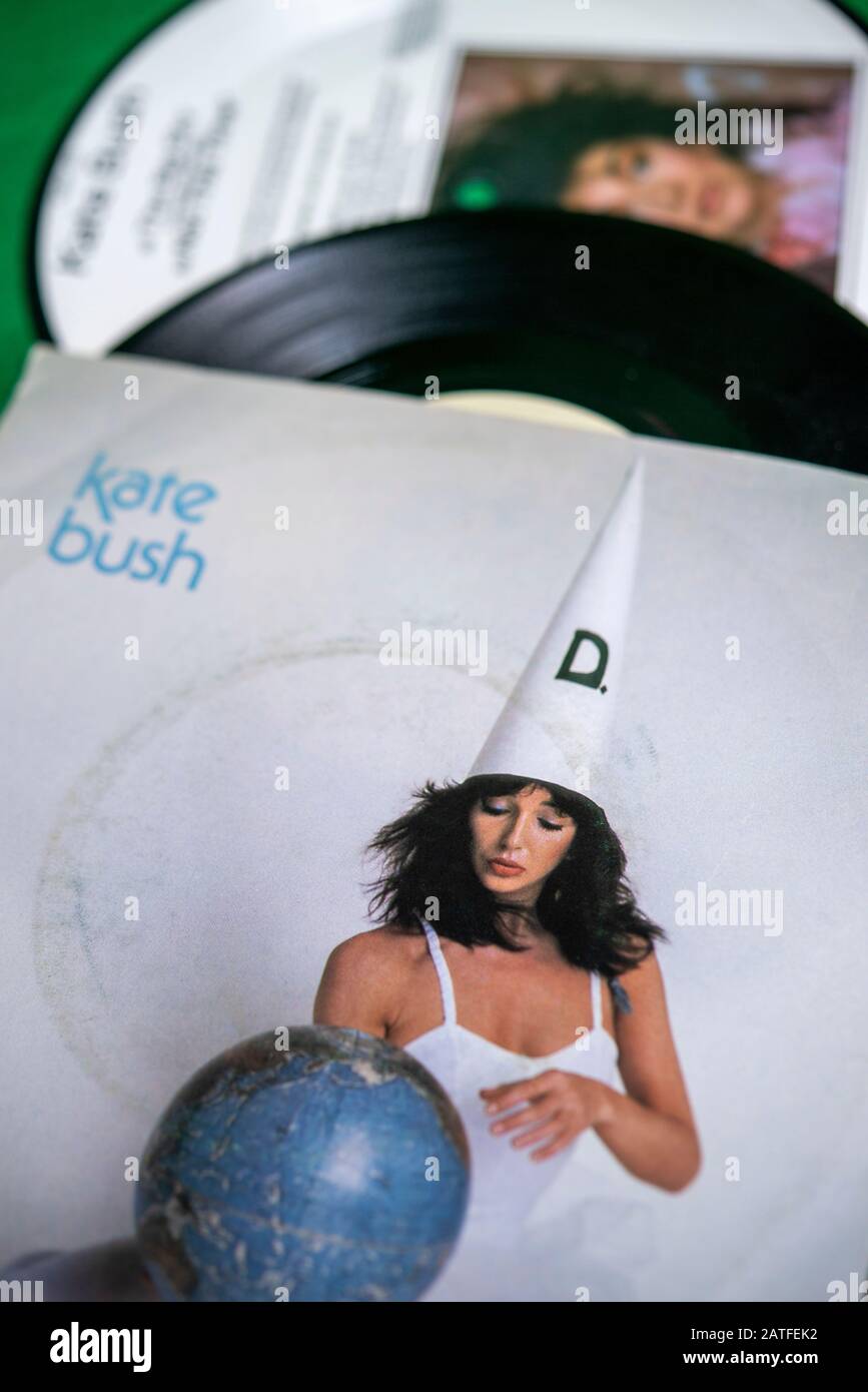 Kate Bush sceglie su vinile, compreso una versione della copertina dell'immagine di Sat Nel Vostro giro Foto Stock