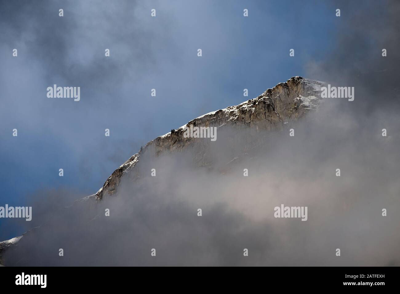 Francia, alta Savoia (74), Passy, Alpi, catena di Fiz con nebbia Foto Stock