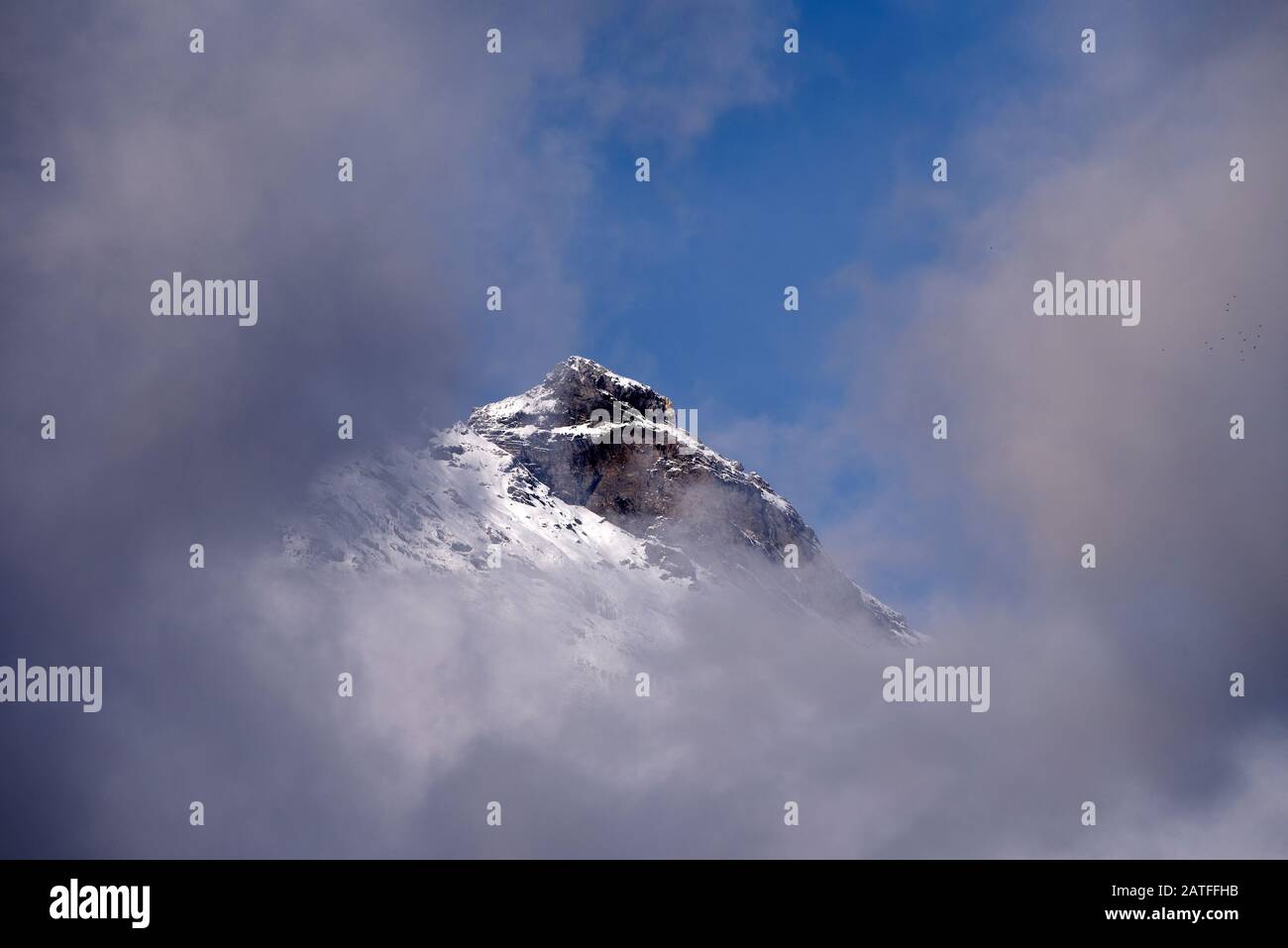 Francia, alta Savoia (74), Passy, Alpi, catena di Fiz con nebbia Foto Stock