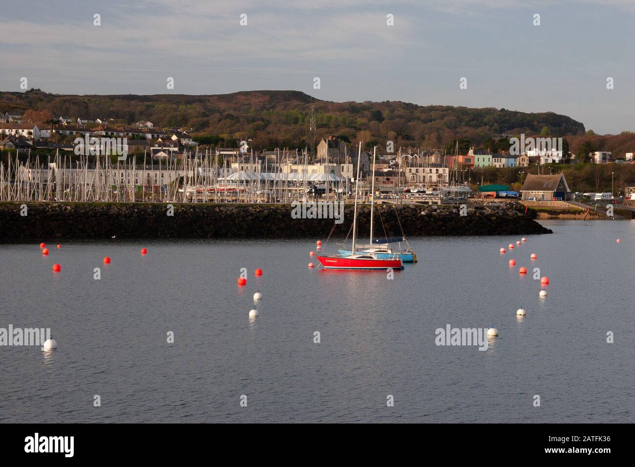 Una vista del Porto di Howth con piccole imbarcazioni da mare. Foto Stock