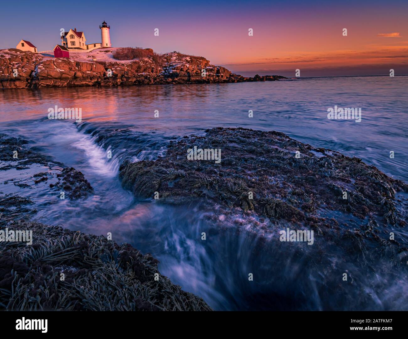 Tramonto Al Faro Di Nubble - York, Maine. Foto Stock
