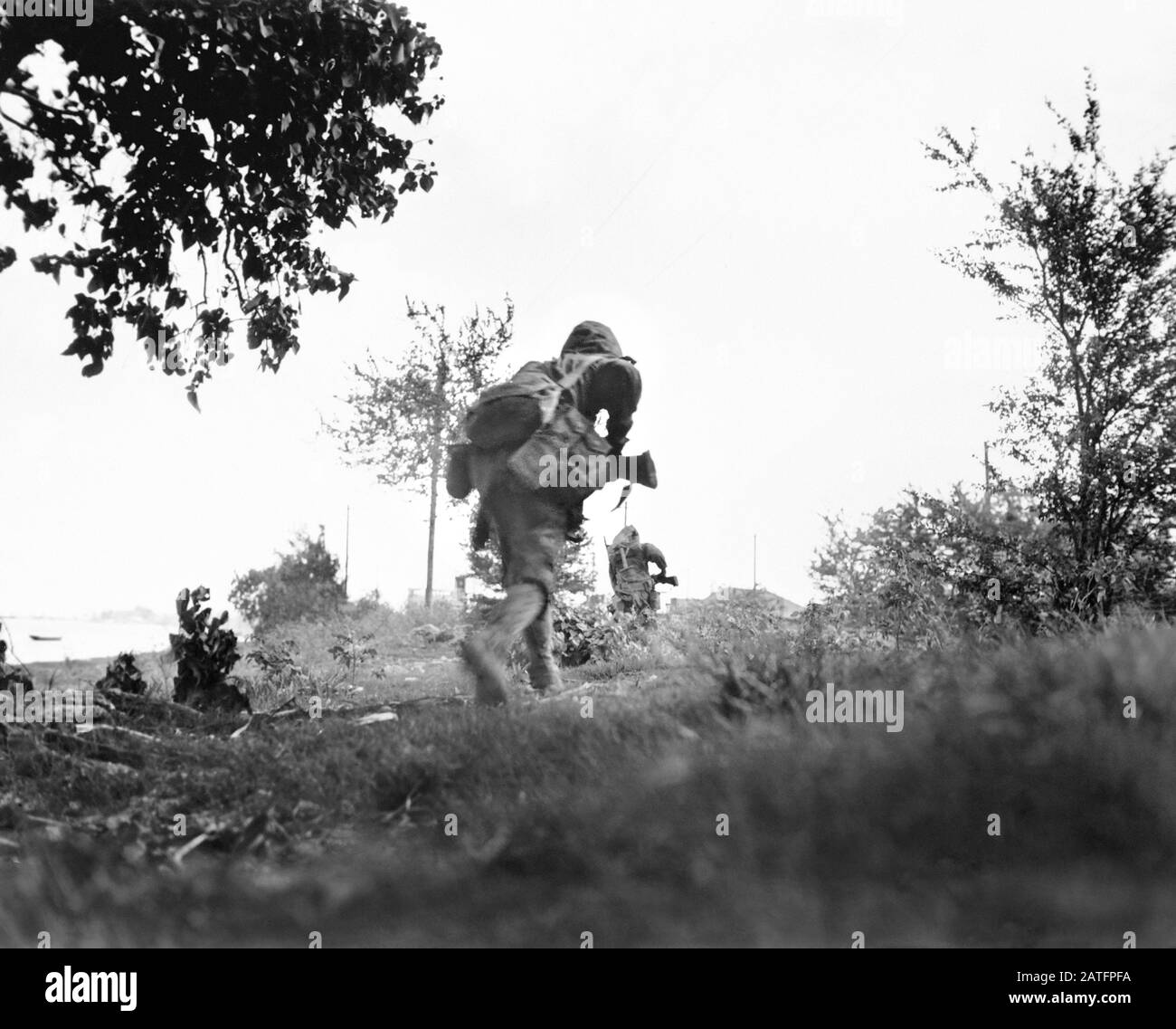 U.S. Marines della 2nd Marine Division si sposta contro il giapponese su Saipan, Dipartimento della Difesa degli Stati Uniti, foto del corpo Marino degli Stati Uniti, giugno 1944 Foto Stock