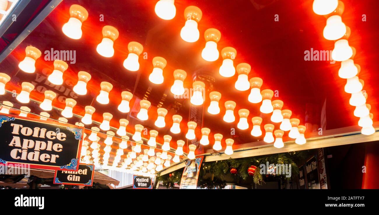 Toffee Apple Cider stallo al mercato di Natale. REGNO UNITO Foto Stock