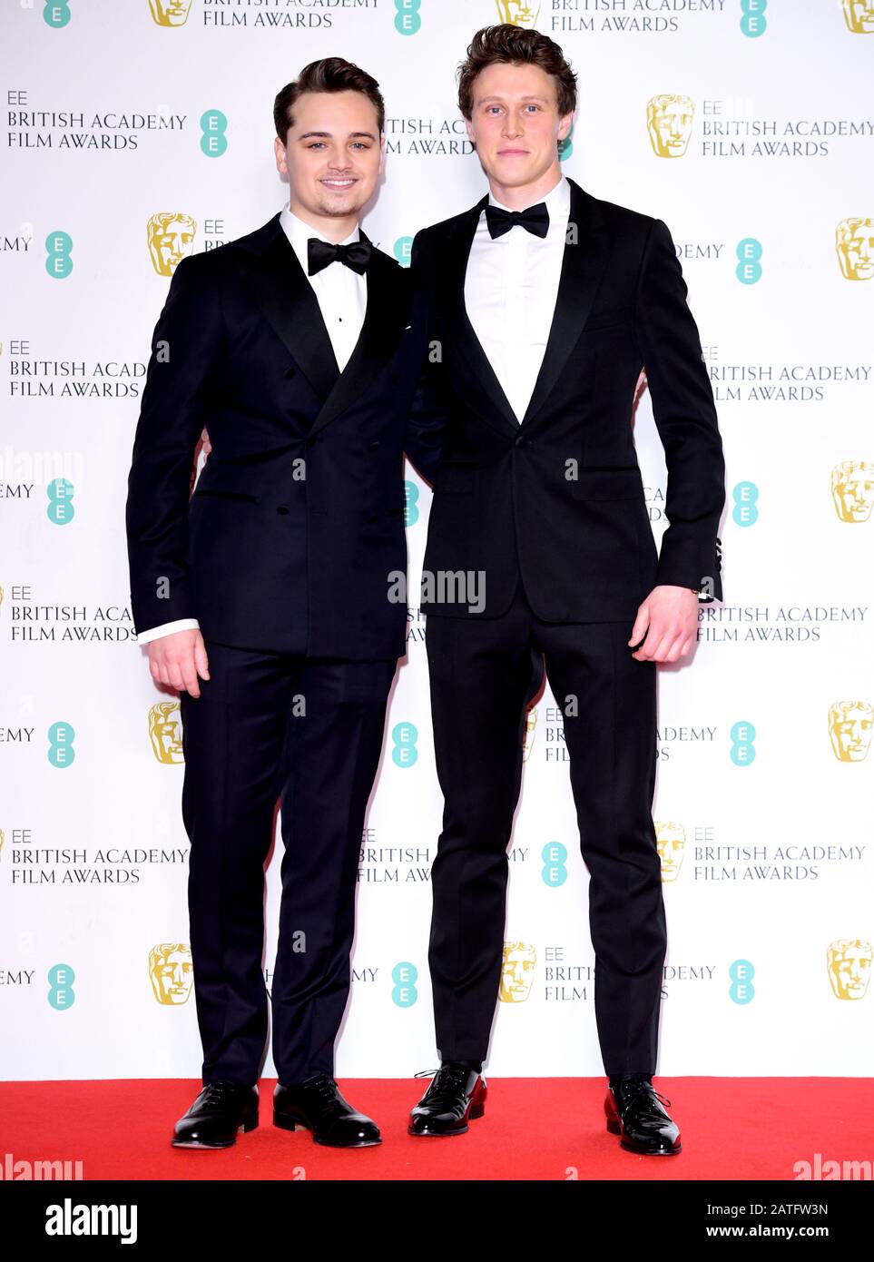 Dean-Charles Chapman e George MacKay nella sala stampa del 73rd British Academy Film Awards, che si è tenuto presso la Royal Albert Hall di Londra. Foto Stock