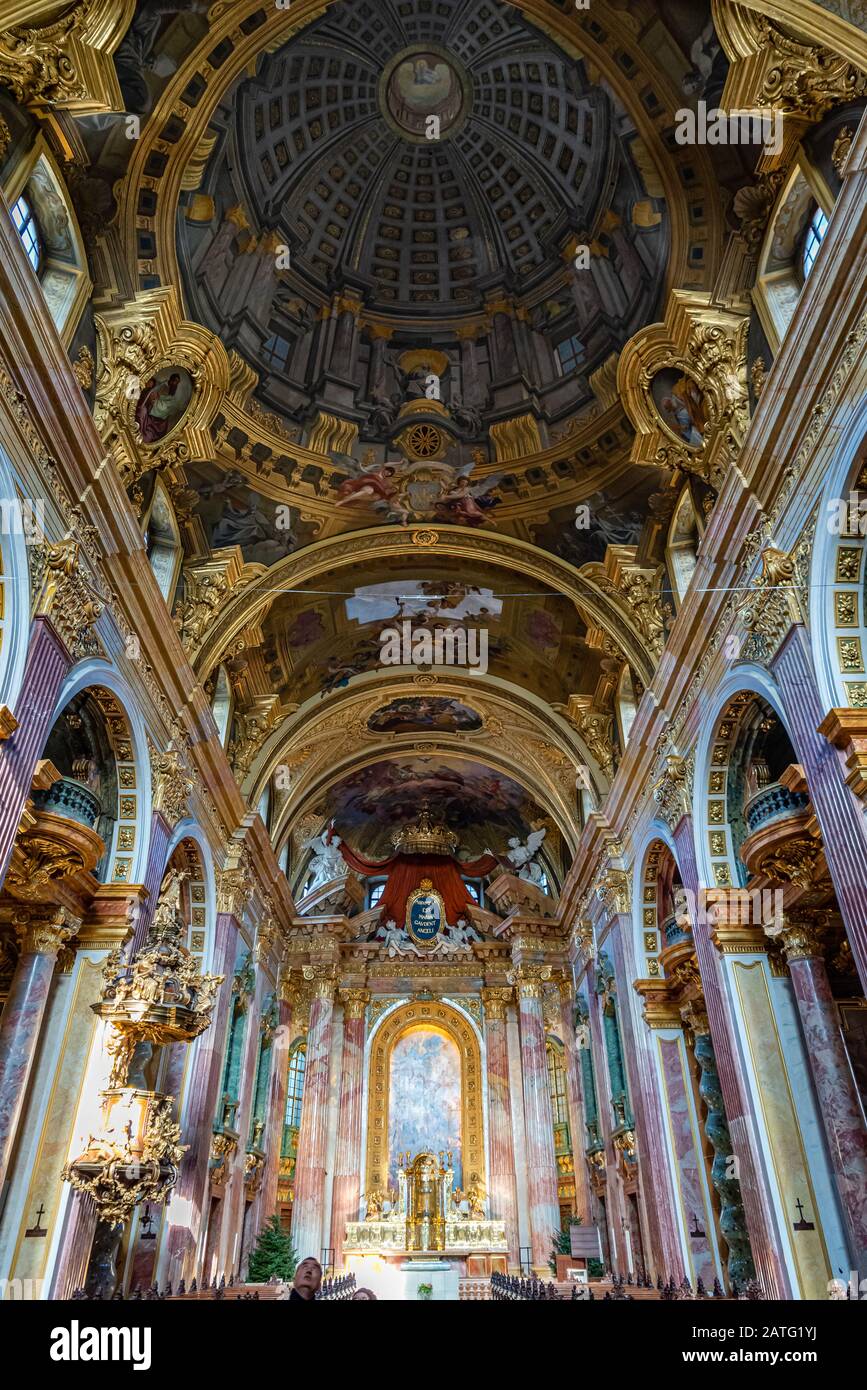 La Chiesa dei Gesuiti, conosciuta anche come Chiesa universitaria (Jesuitenkirche), a Vienna, in Austria Foto Stock