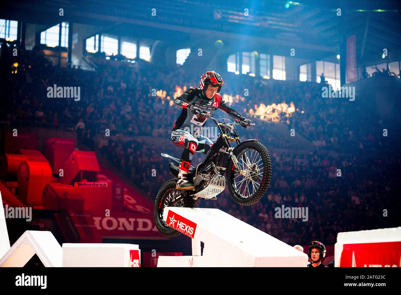 Barcellona, Spagna. 02nd Feb, 2020. ; Palau Sant Jordi, Barcellona, Catalogna, Spagna; X Trial Mountain Bike Championships; Gabriel Marcelli (Spagna) del Team Montesa in azione durante la X Trial indoor Barcelona Credit: Action Plus Sports Images/Alamy Live News Foto Stock