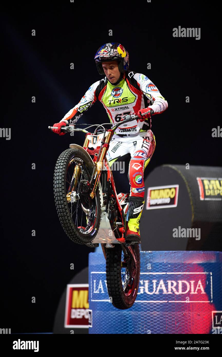 Barcellona, Spagna. 02nd Feb, 2020. ; Palau Sant Jordi, Barcellona, Catalogna, Spagna; X Trial Mountain Bike Championships; Adam Raga (Spagna) del team TRRS in azione durante la prova X indoor Barcelona Credit: Action Plus Sports Images/Alamy Live News Foto Stock