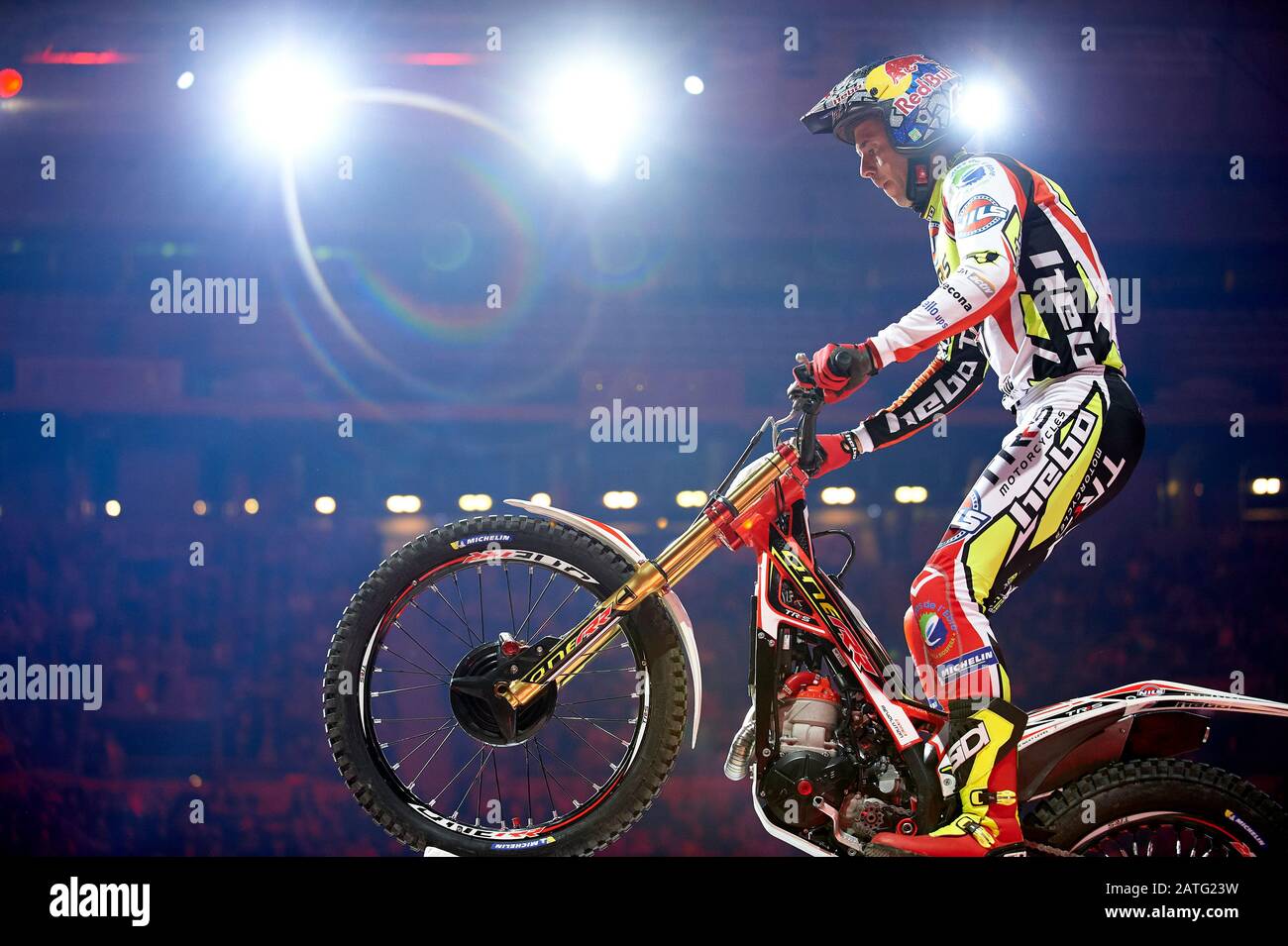 Barcellona, Spagna. 02nd Feb, 2020. ; Palau Sant Jordi, Barcellona, Catalogna, Spagna; X Trial Mountain Bike Championships; Adam Raga (Spagna) del team TRRS in azione durante la prova X indoor Barcelona Credit: Action Plus Sports Images/Alamy Live News Foto Stock