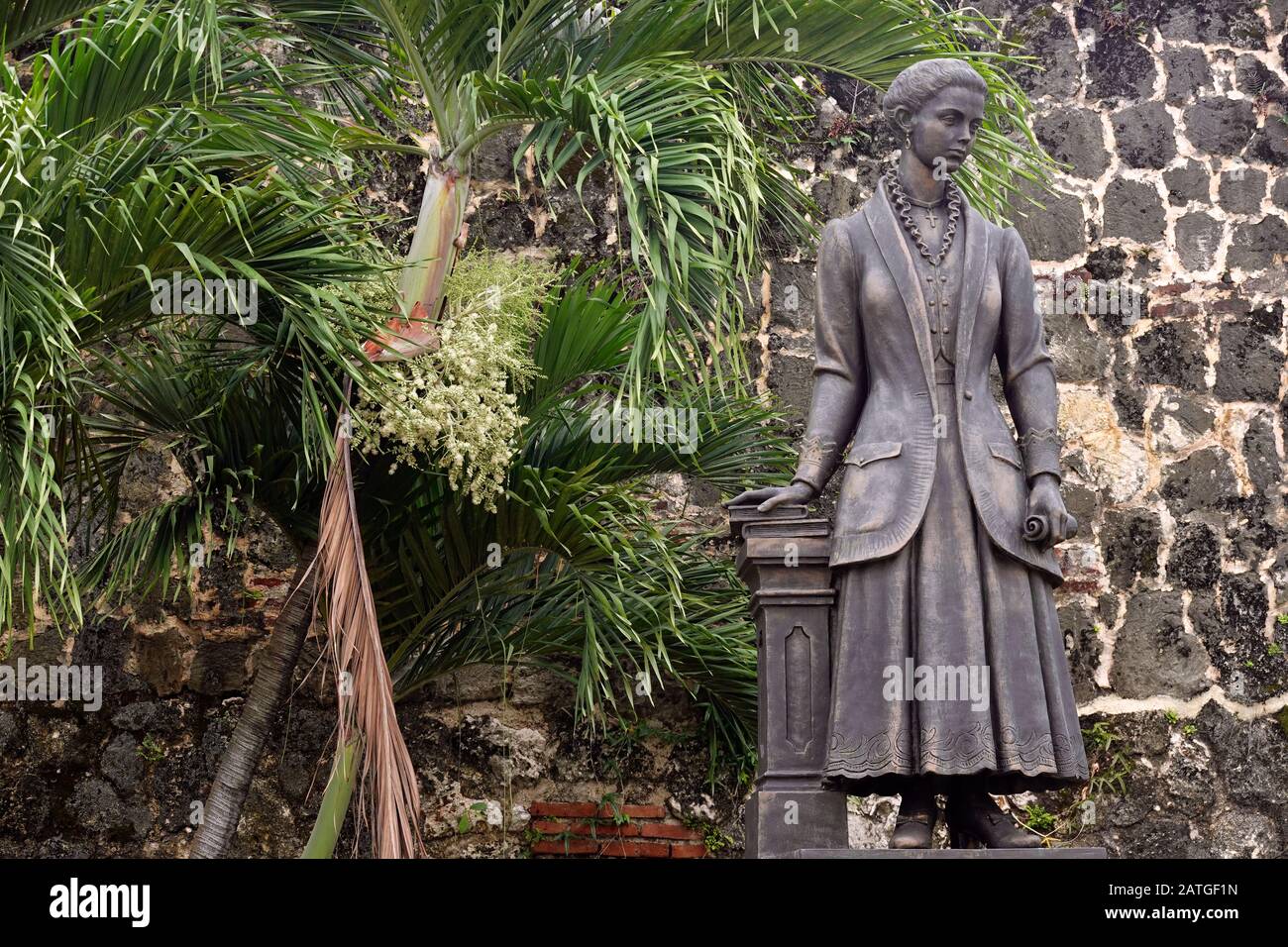 Statua di Salome Urena de Heniquez in piazza della poesia Santo Domingo Repubblica Dominicana Foto Stock