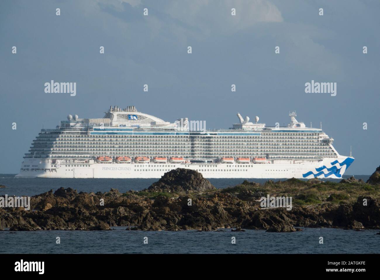 Nave da crociera Majestic Princess che lascia il porto di Wellington, Nuova Zelanda Foto Stock