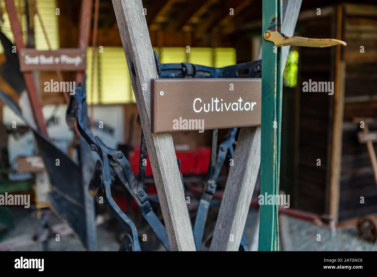 Antiche tecnologie agricole del secolo scorso nel museo, Kootenays, British Columbia, Canada. Un coltivatore d'annata Foto Stock