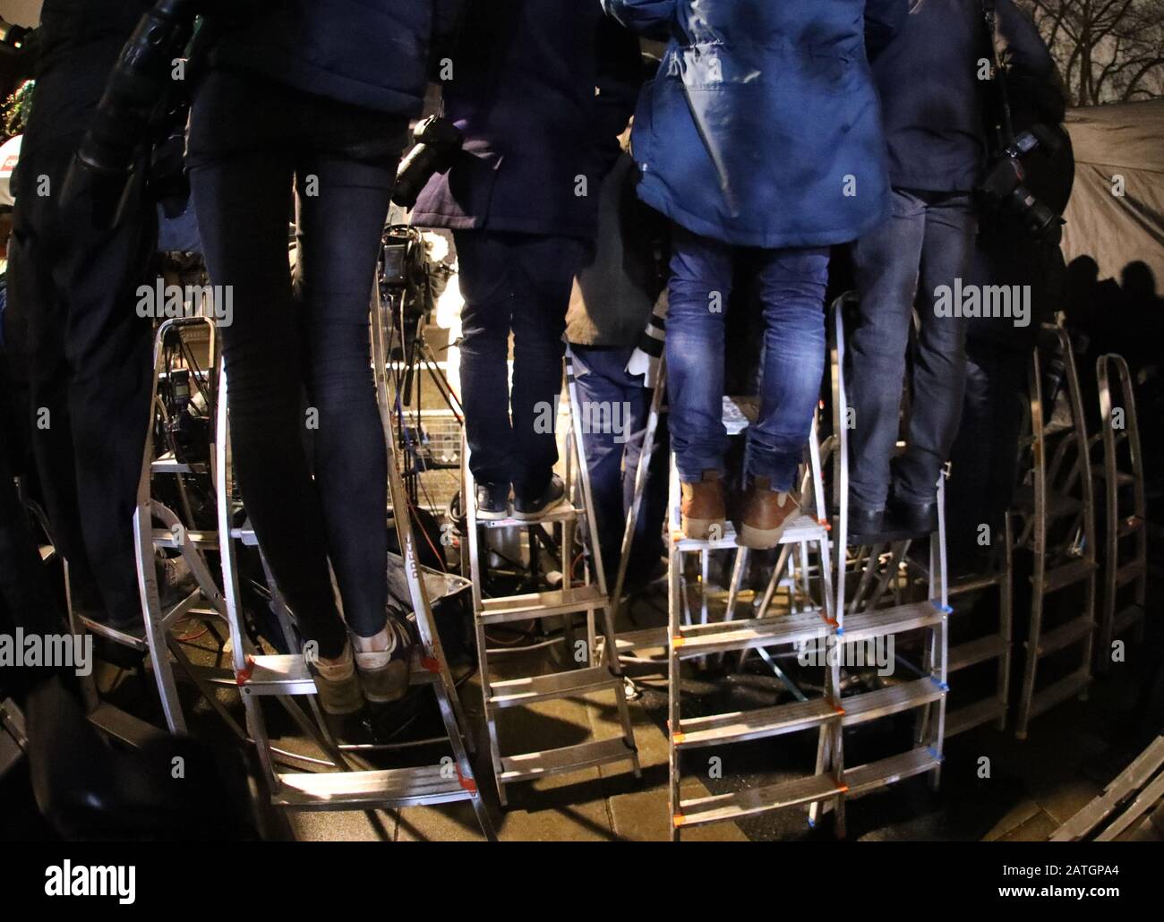 I fotografi si trovano a Downing Street il giorno in cui il Regno Unito lascia finalmente l'Unione europea, oggi alle 23:00, dopo un referendum del 2016, la maggioranza degli elettori che desiderano lasciare l'UE. Da allora è stata soprannominata Brexit. Brexit, Londra, 31 Gennaio 2020 Foto Stock