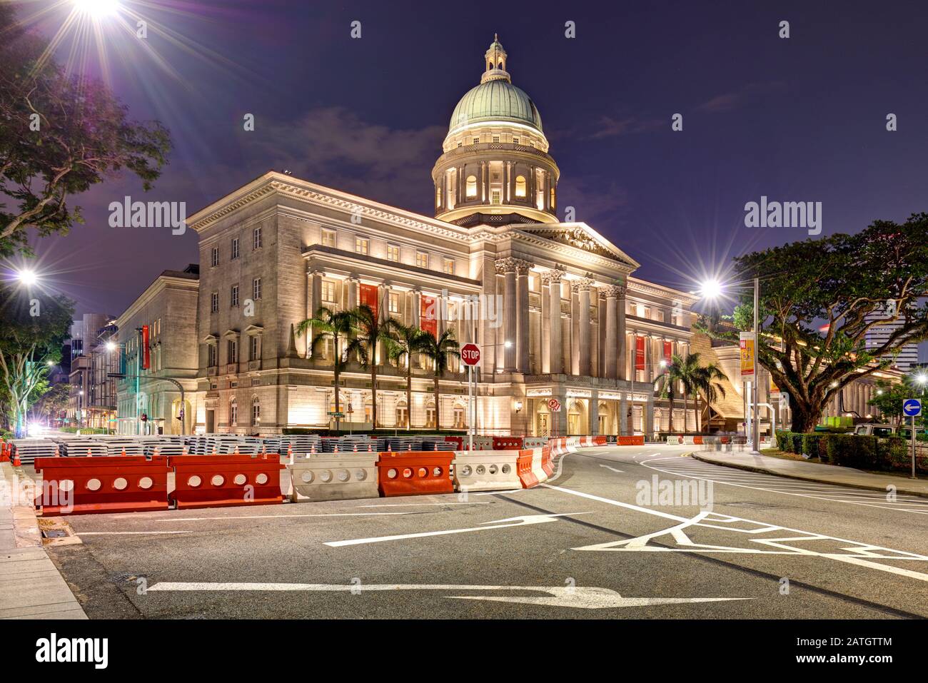 Galleria Nazionale di Singapore di notte Foto Stock