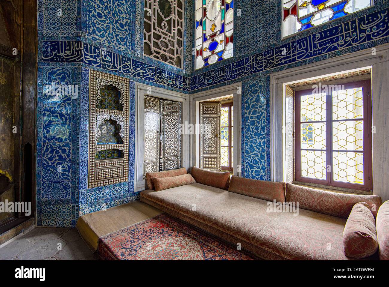 Istanbul - 01 GEN: Interni del Palazzo Topkapi e vetrate a Istanbul il 01 gennaio. 2020 in Turchia Foto Stock