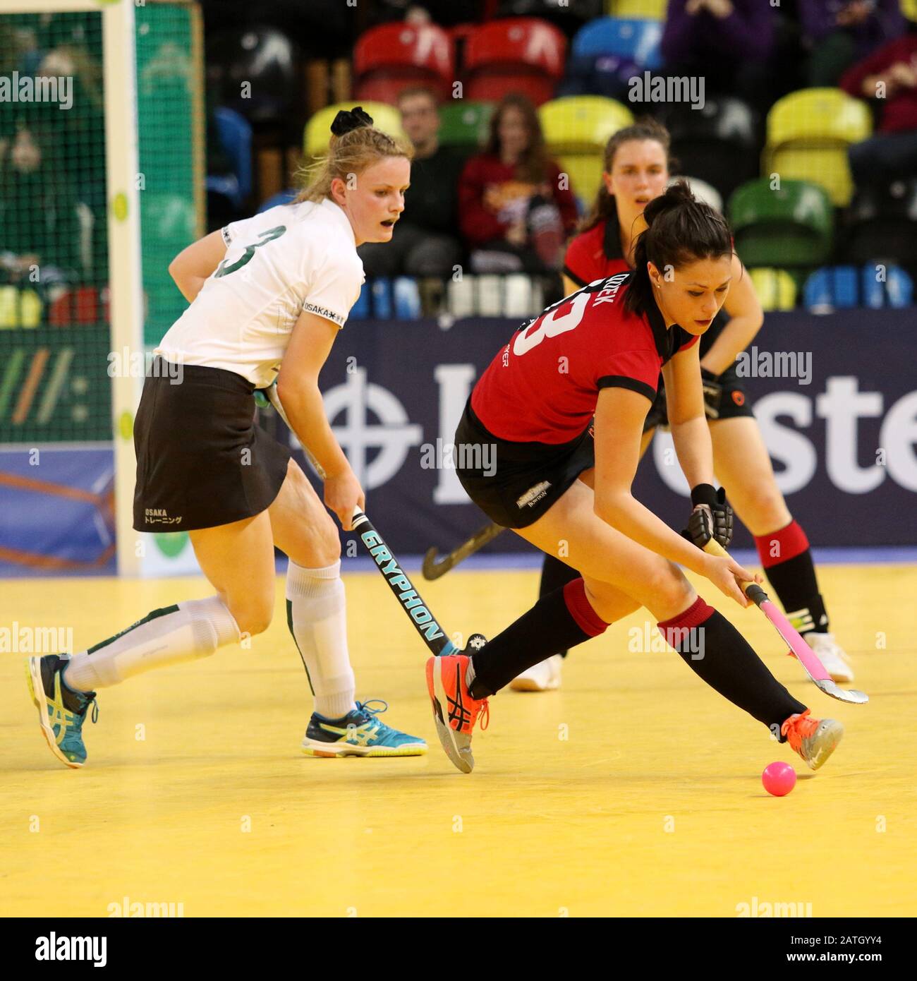 Londra, Regno Unito. 2nd Feb, 2020. Jaffa Super 6'S - Copper Box Arena Queen Elizabeth Olympic Park, Londra, Regno Unito. 2nd Feb, 2020. Buckingham sulla loro strada per sconfiggere Bowdon Hightown (4-3) nel Campionato femminile finale del Jaffa Super 6 's Credit: Grant Burton/Alamy Live News Foto Stock Londra, Regno Unito. 2nd Feb, 2020. Jaffa Super 6'S - Copper Box Arena Queen Elizabeth Olympic Park, Londra, Regno Unito. 2nd Feb, 2020. Buckingham sulla loro strada per sconfiggere Bowdon Hightown (4-3) nel Campionato femminile finale del Jaffa Super 6 's Credit: Grant Burton/Alamy Live News Foto Stock