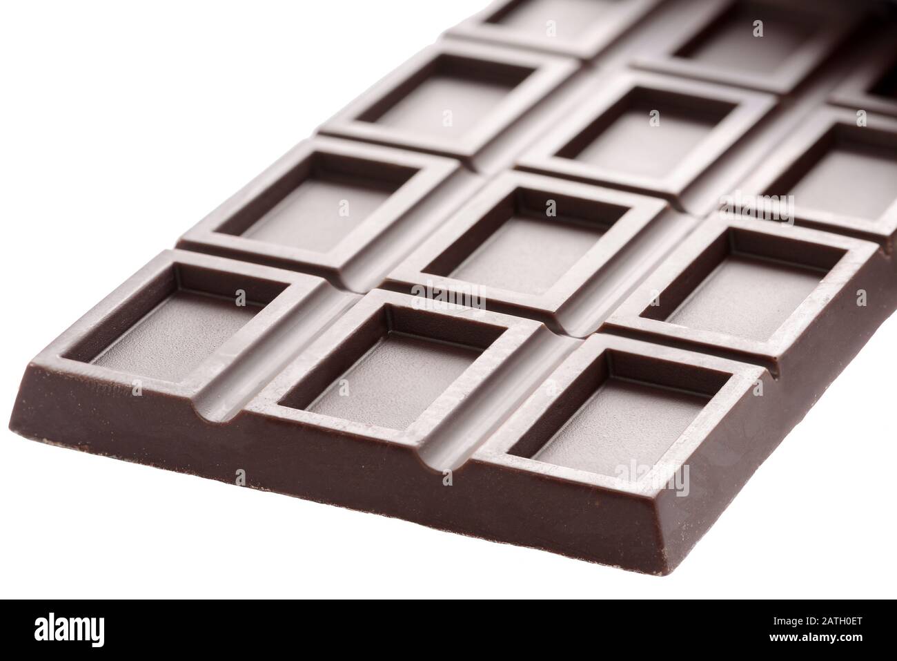 Barra di cioccolato fondente con sfondo bianco senza avvolgimento Foto Stock