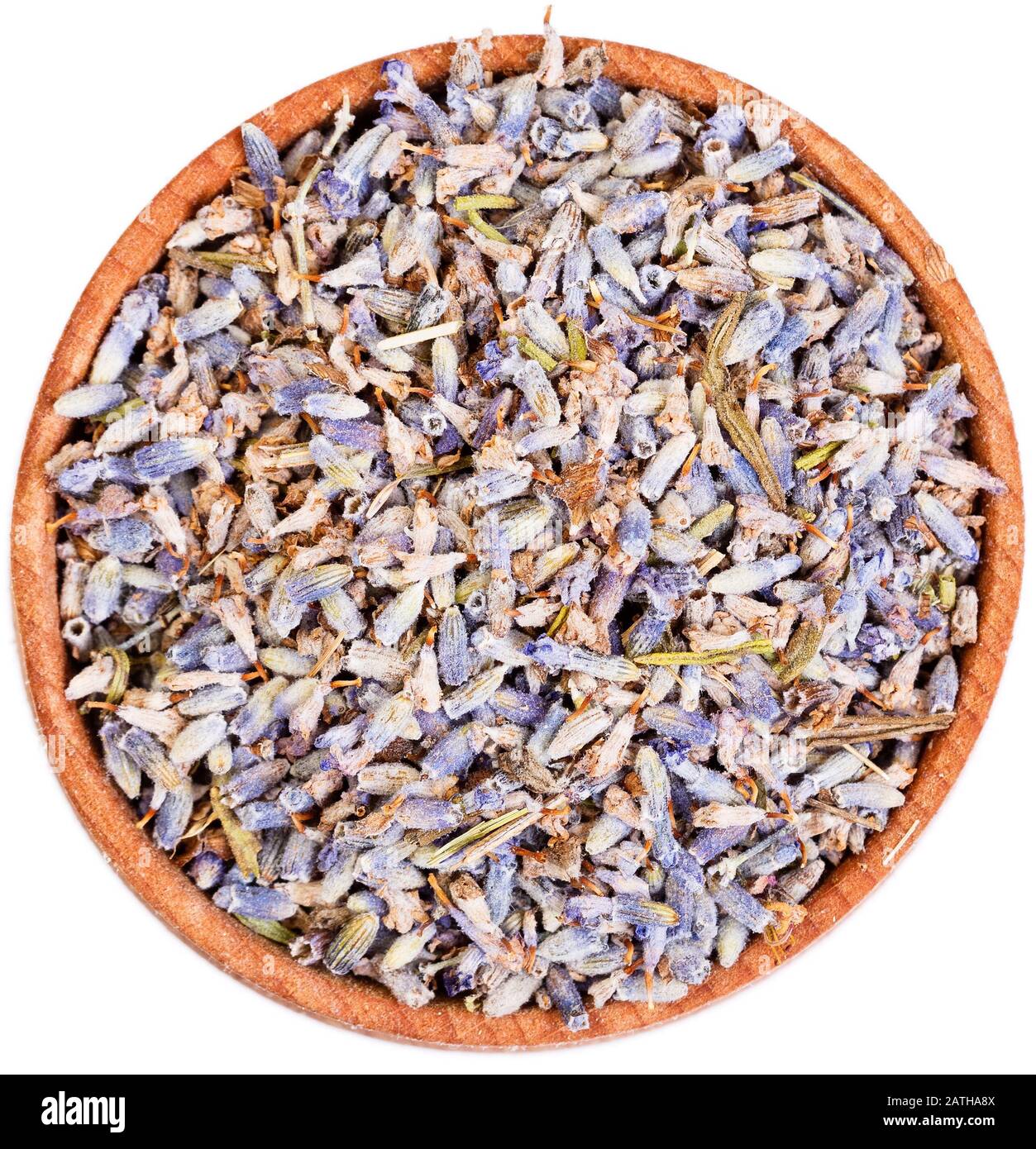 Fiori secchi di lavanda in un piccolo arco di legno isolato su bianco. Foto Stock