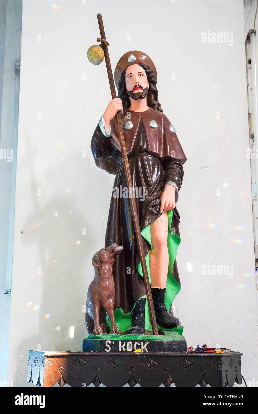 Vista all'interno della cattedrale dell'Immacolata Concezione di Pondicherry. Da una serie di foto di viaggio nel sud dell'India. Data Della Foto: Mercoledì 8 Gennaio 2020 Foto Stock