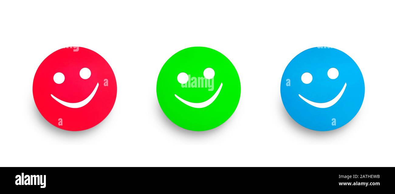Tre etichette colorate in rosso verde e blu. Concetto felice o sorriso. Tracciato di ritaglio Foto Stock