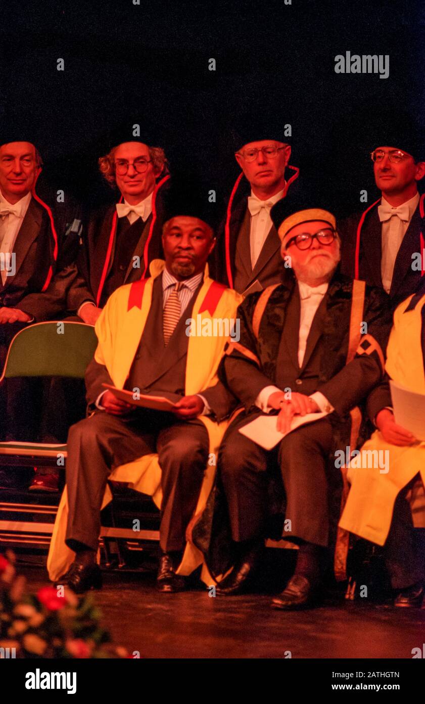 Thabo Mbeki, Vice-Presidente della Repubblica del Sud Africa, in visita all'Università del Sussex, a Brighton, dove ha studiato all'inizio degli anni '60 mentre era esiliato dal Sud Africa. Foto Stock