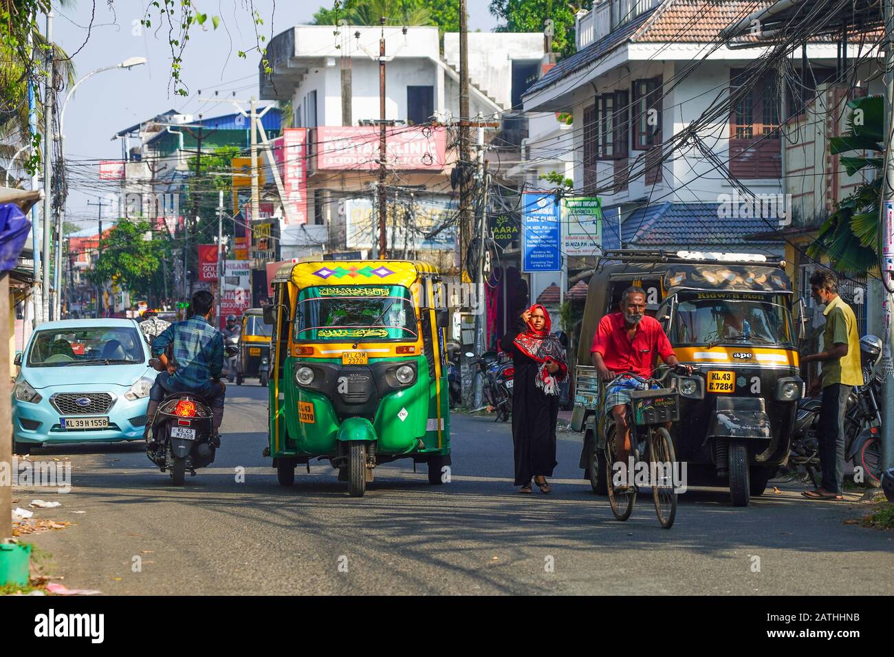 Una tipica scena di strada a Cochin, Kerala. Da una serie di foto di viaggio in Kerala, India del sud. Data Della Foto: Domenica 12 Gennaio 2020. Foto: Roger Ga Foto Stock