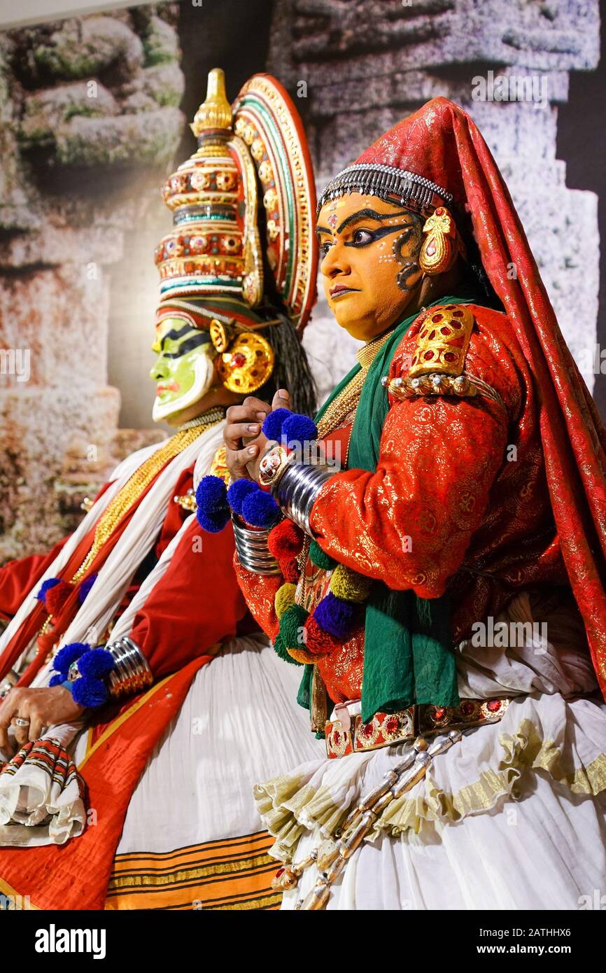 Una performance di Narakasuravadham. Da una serie di foto di viaggio in Kerala, India del sud. Data Della Foto: Venerdì 17 Gennaio 2020. Foto: Roger Garfield/ Foto Stock