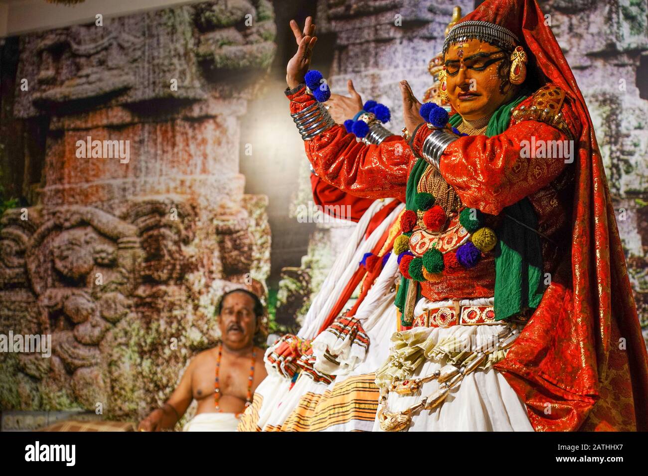 Una performance di Narakasuravadham. Da una serie di foto di viaggio in Kerala, India del sud. Data Della Foto: Venerdì 17 Gennaio 2020. Foto: Roger Garfield/ Foto Stock