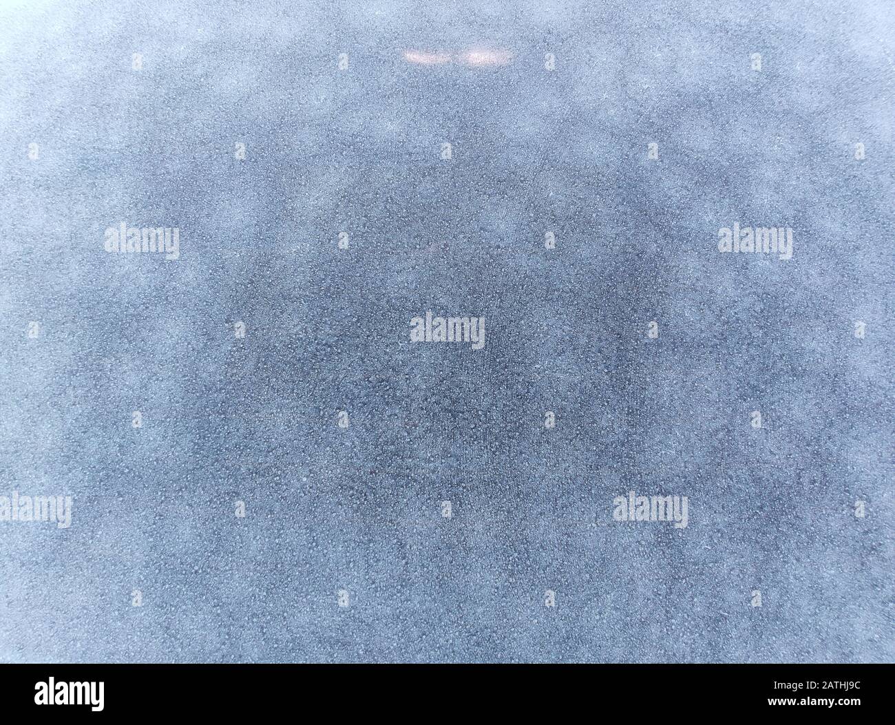 Tessuto congelato ricoperto da uno strato sottile di neve Foto Stock