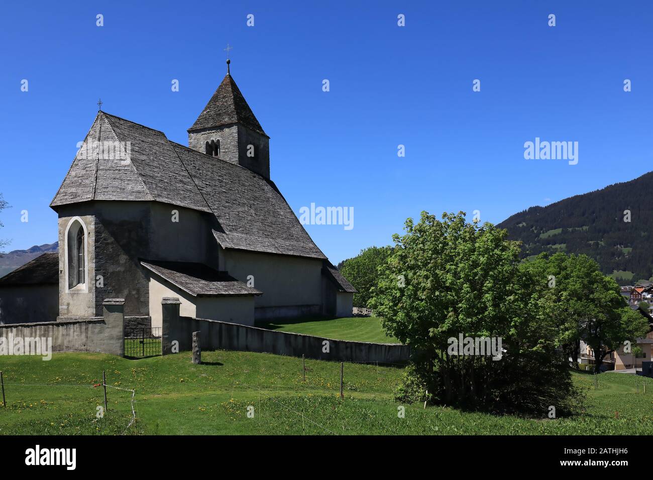 Chiesa di San Remigius vicino al villaggio di Falera, Svizzera Foto Stock