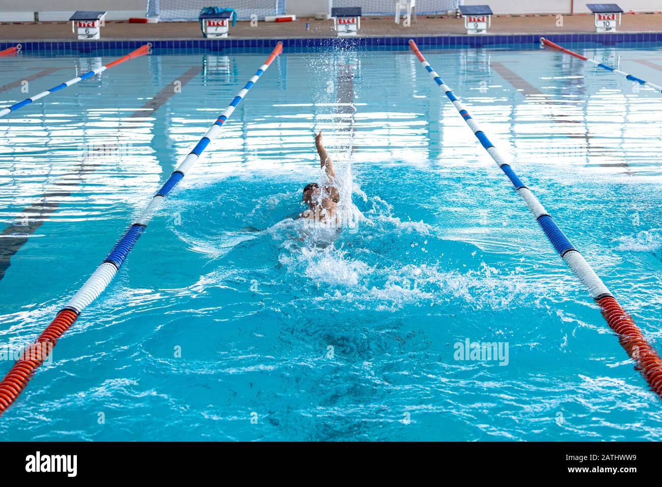 Nuotatore nuoto in piscina Foto Stock