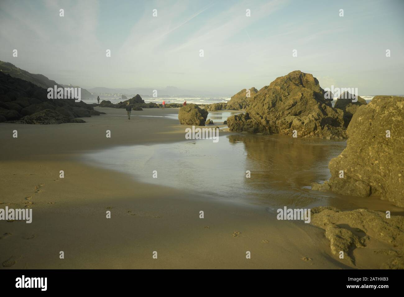Una tranquilla baia sulla costa basca, pasakdek Foto Stock