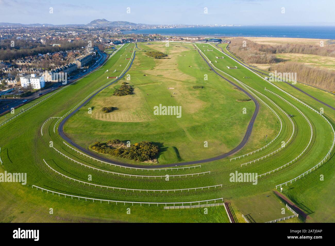 Veduta aerea del Musselburgh Old Golf Course e Musselburgh Racecourse, East Lothian, Scotland UK Foto Stock