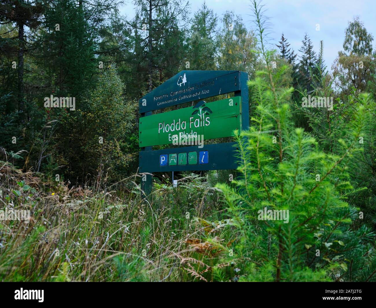 Cartello per la Commissione forestale all'ingresso del parcheggio delle Cascate Plodda. 22/09/19 Foto Stock