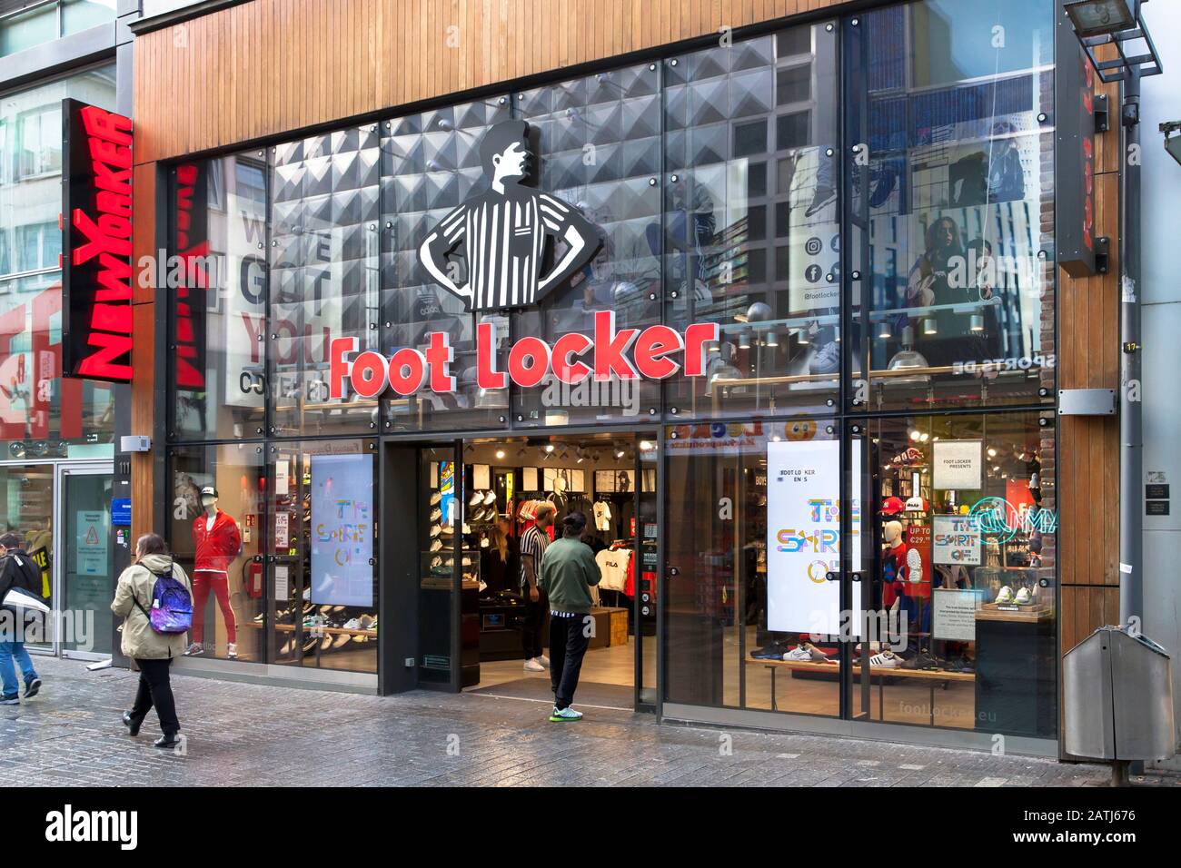 Foot Locker, negozio di abbigliamento sportivo sulla strada dello shopping Hohe Strasse, Colonia, Germania. Sportfachgeschaeft Foot Locker auf der Einkaufsstrasse Hohe S. Foto Stock