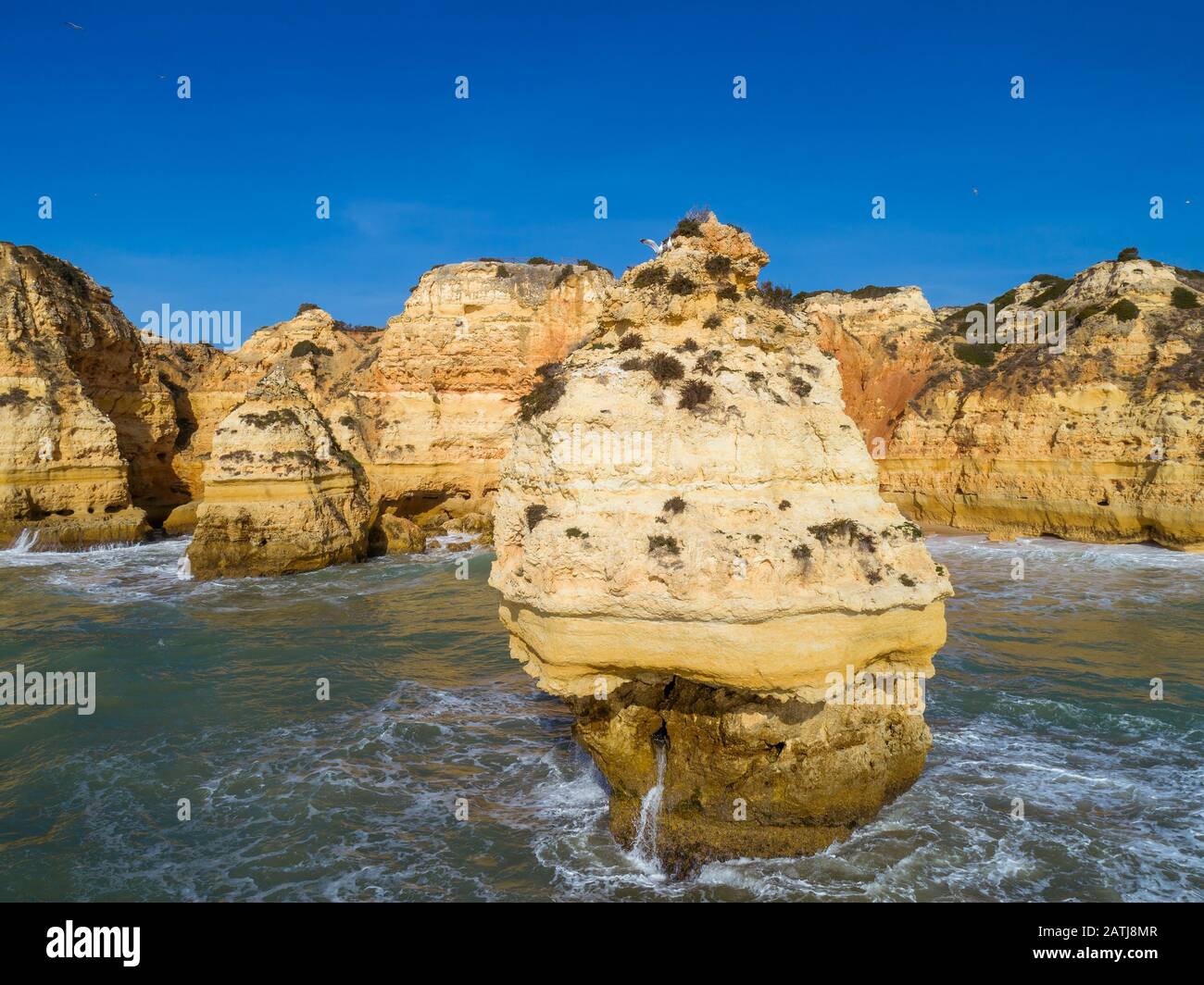 Rocce e onde in Algarve Foto Stock