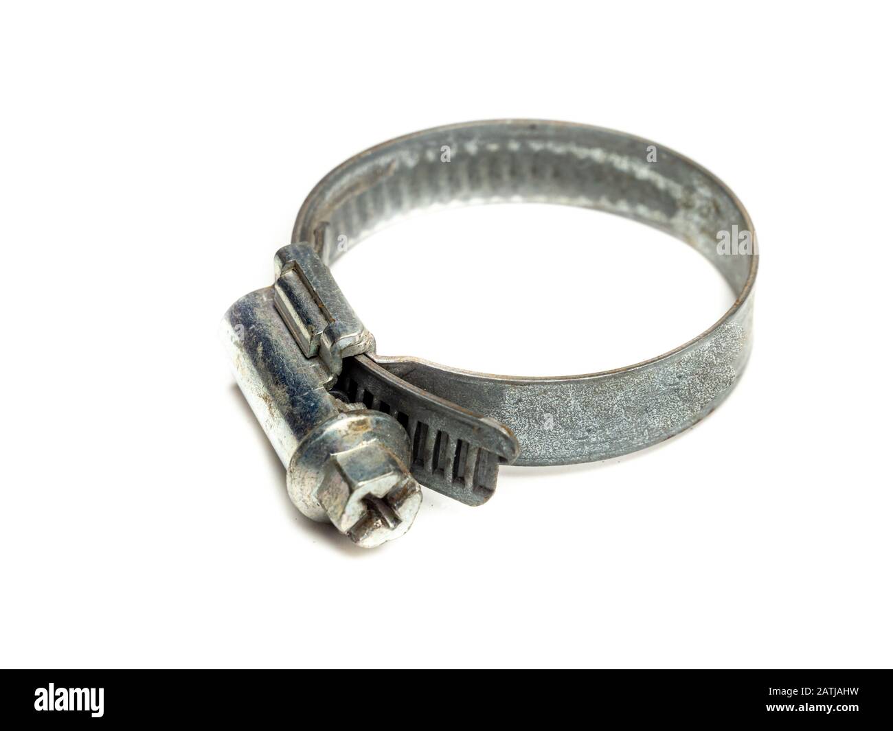 Fascetta stringitubo in acciaio inox isolata su sfondo bianco Foto Stock