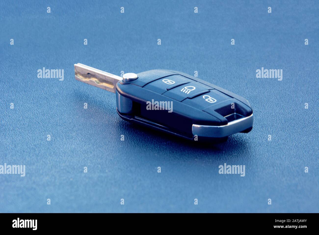 Tasto auto primo piano su sfondo nero Foto Stock