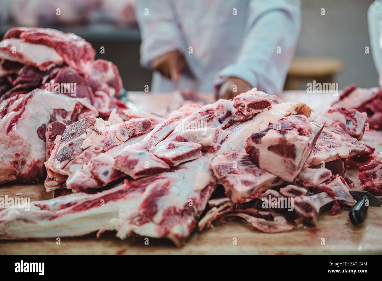 Carne di manzo nel negozio di macelleria Foto Stock