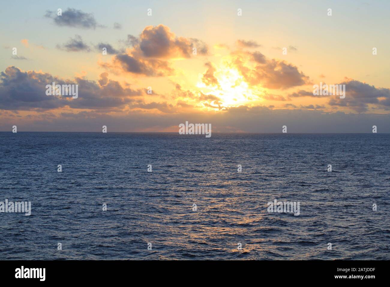 Tramonto Sull'Oceano Pacifico Del Nord Foto Stock