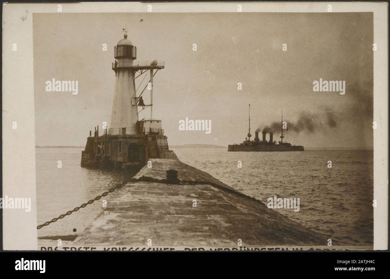 Descrizione: Le navire de guerre Hamidie concorrente dans le port d'Odessa Annotazione: La prima nave da guerra dei Poteri centrali a Odessa. Il entra Hamidie nel porto di Odessa Data: {1914-1918} luogo: Odessa, Ucraina Parole Chiave: WWI, porti, navi da guerra, città Foto Stock