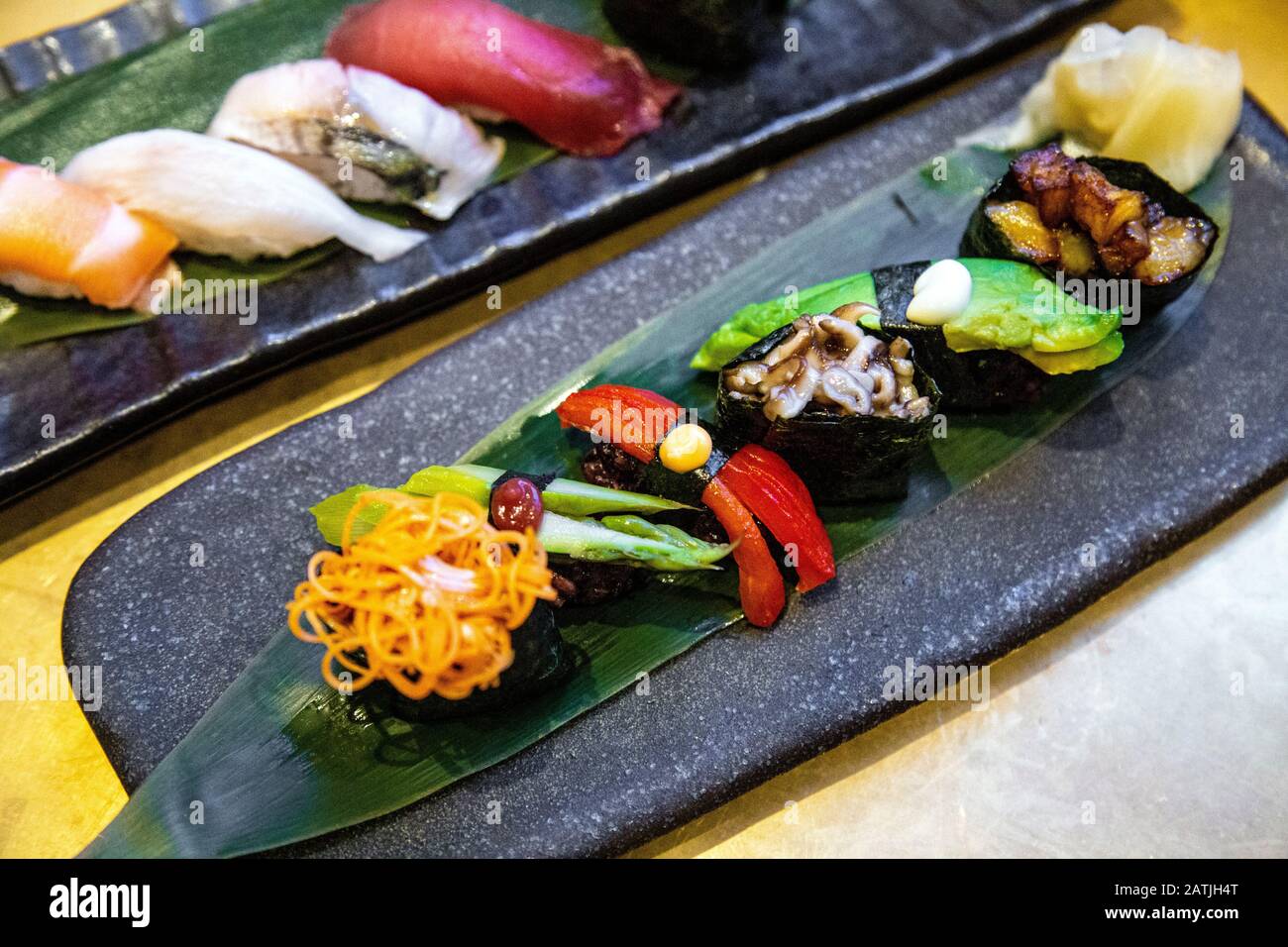 Selezione vegetariana di sushi nigiri presso Uchi Hackney, Londra, Regno Unito Foto Stock